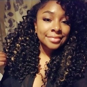 Meet your Posher, Candace